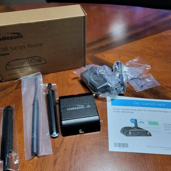 ✨Host Pick✨New Cradlepoint Wifi Router - Picture 2 of 5